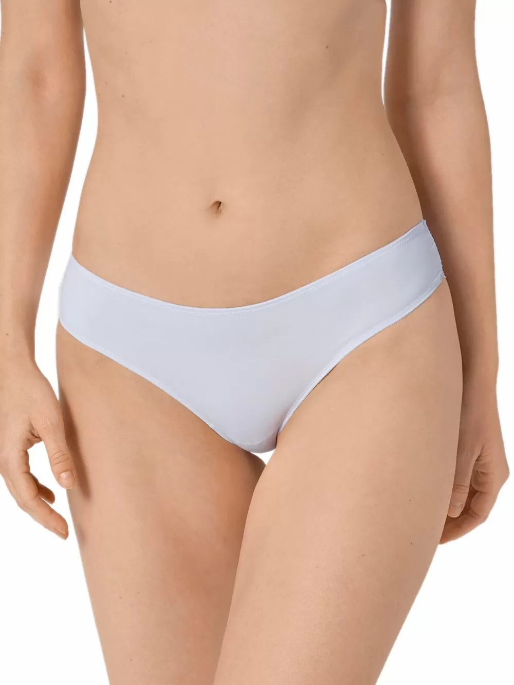 TRIUMPH Lovely Micro Brazilian String - Δαντέλα 