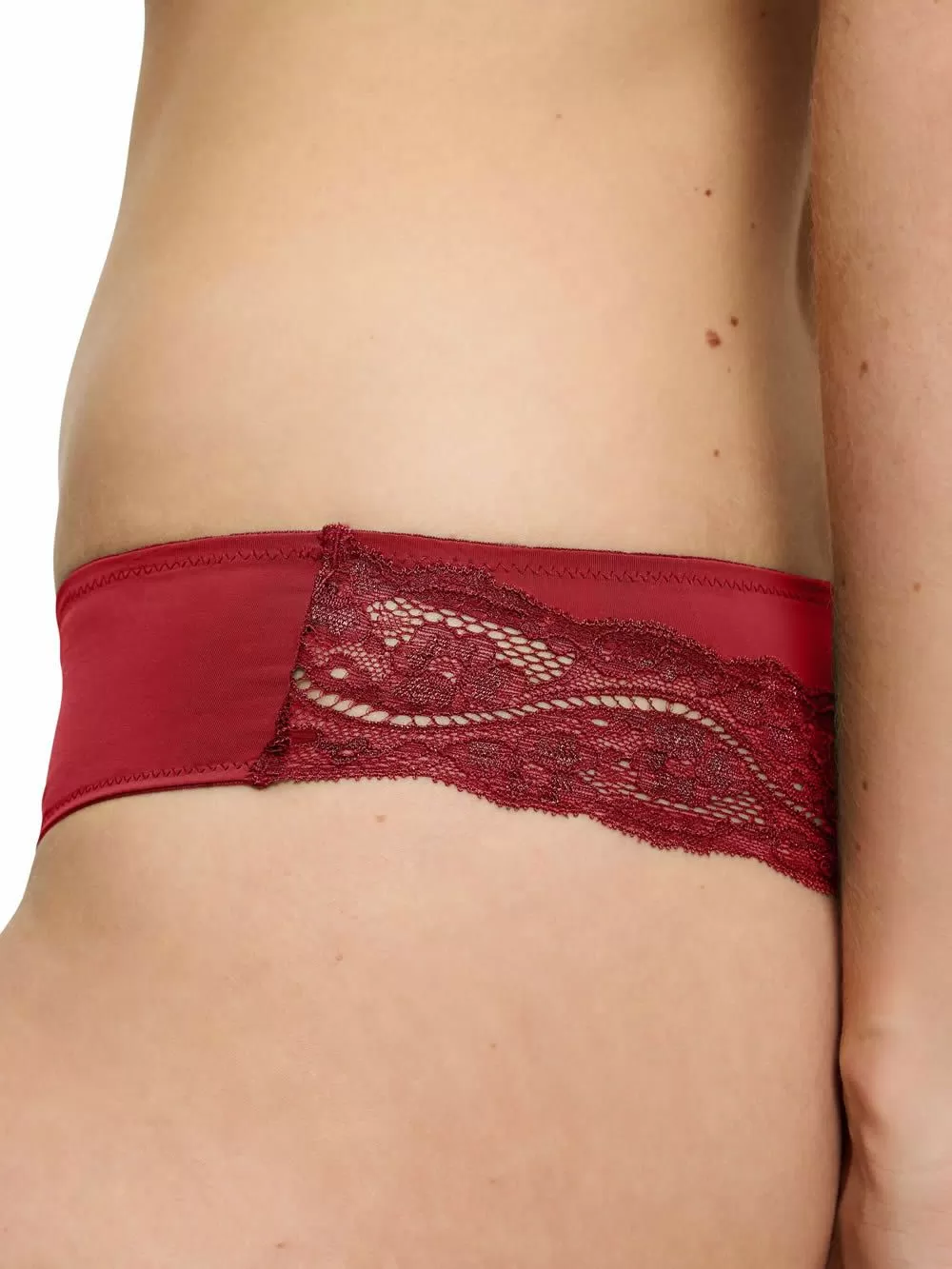 TRIUMPH Lovely Micro Brazilian String 00IX - Δαντέλα