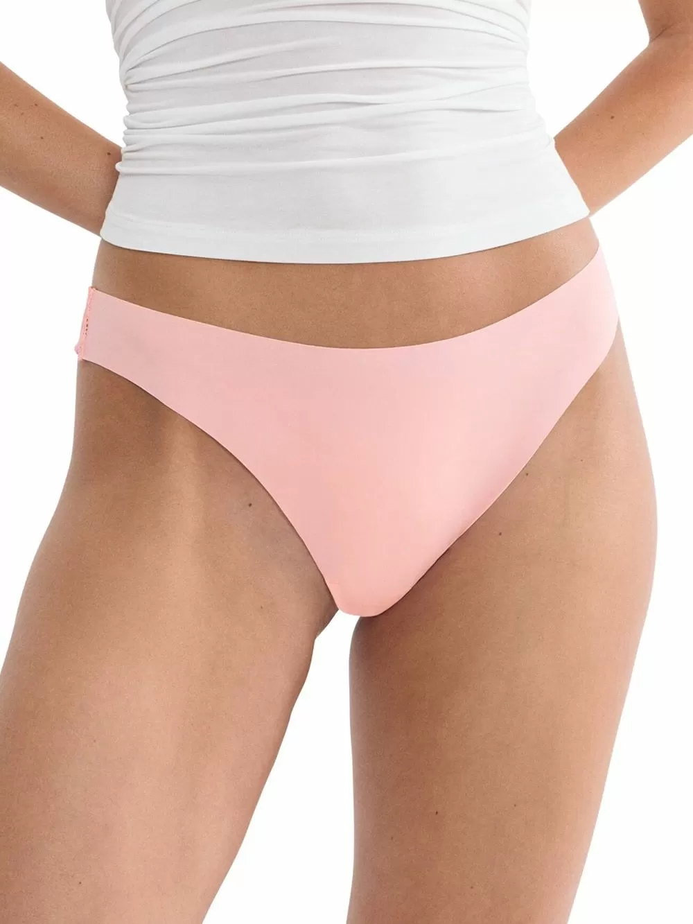 TRIUMPH Pretty Micro String 1539 - Αόρατο Χωρίς Ραφές - Δαντέλα