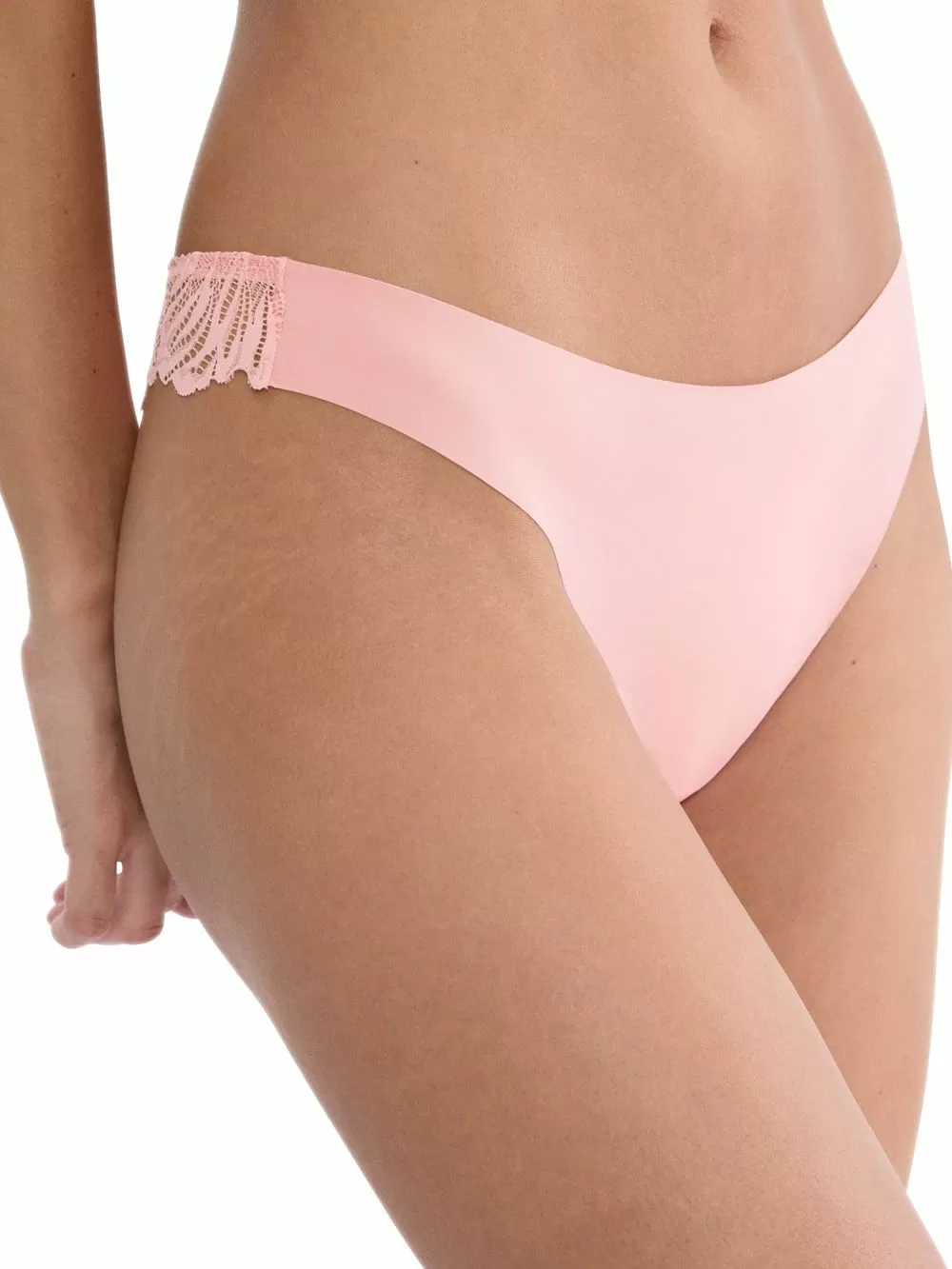 TRIUMPH Pretty Micro String 1539 - Αόρατο Χωρίς Ραφές - Δαντέλα